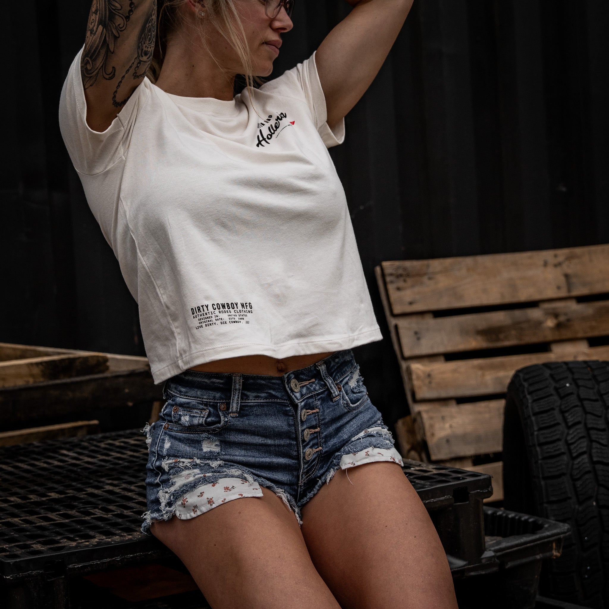 Hootin And Hollerin' Women's Cropped T-Shirt